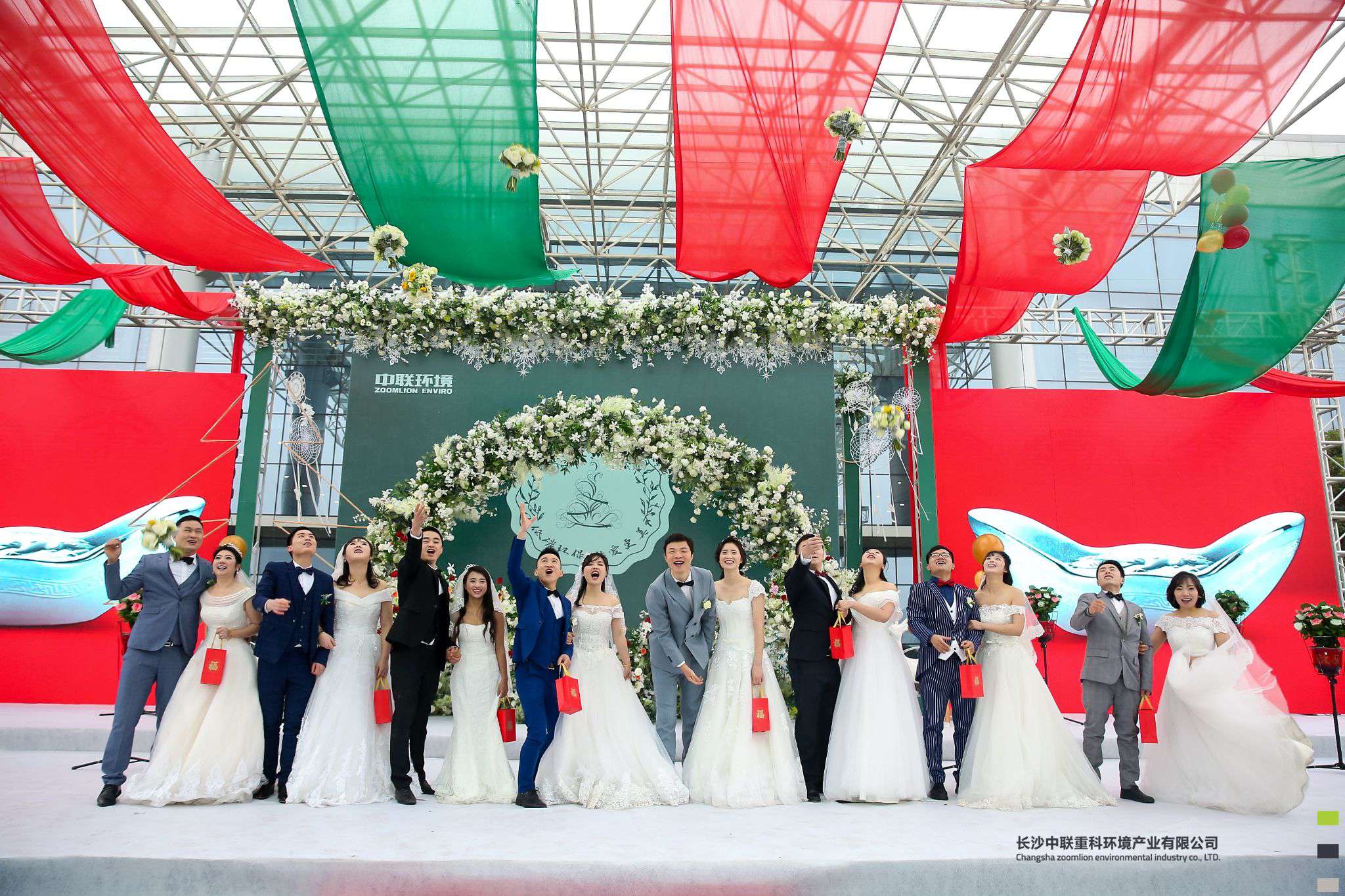 最美新娘！最帥新郎！最豪婚車！最贊婚禮！