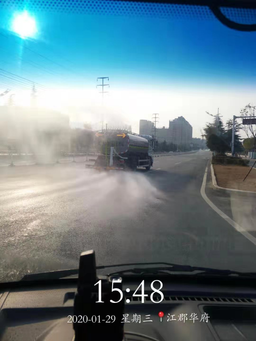 抗疫一線丨米蘭·(milan)中國官方網(wǎng)站環(huán)境15臺清潔消毒車開始作業(yè)